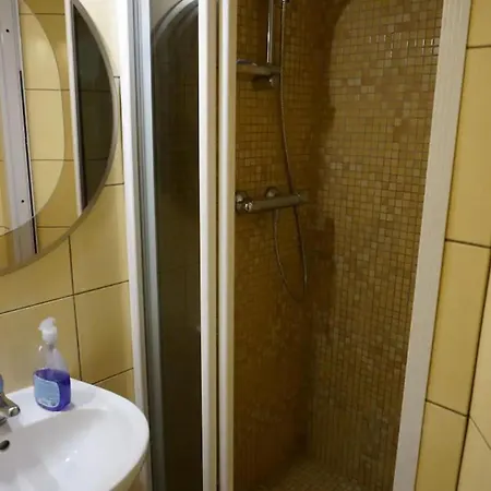 شقة Immaculate 2-bed In *